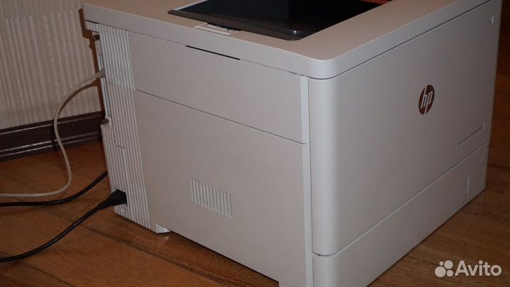 Цветной лазерный принтер HP553