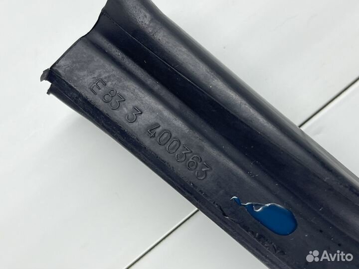 Уплотнитель капота левый BMW X3 E83 N52