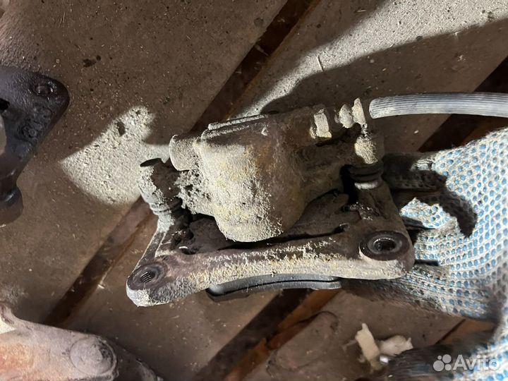 Тормозной суппорт задний Mitsubishi Asx 1.6