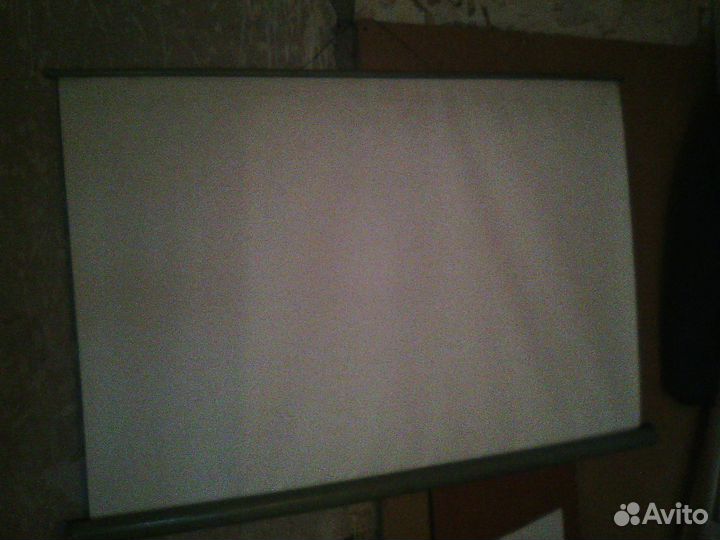 Экран настенный