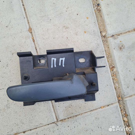 Ручка двери внутренняя Skoda Felicia праваяПередн