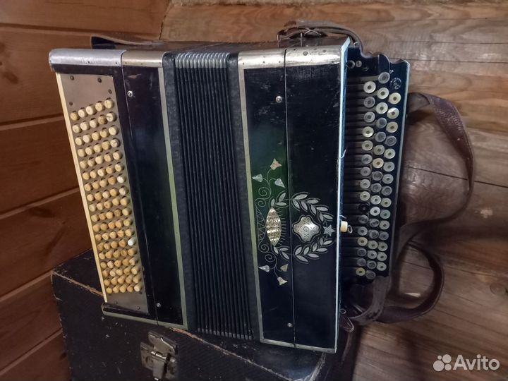 Баян (гармонь) старинный
