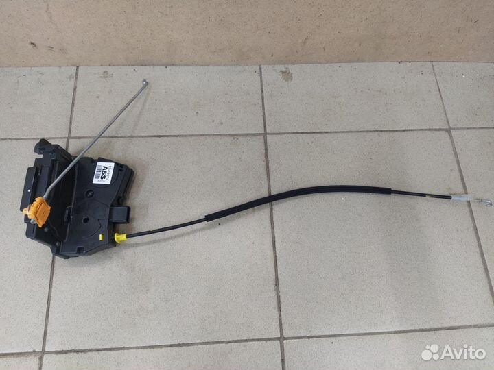 Замок двери передний правый Шевроле Кобальт