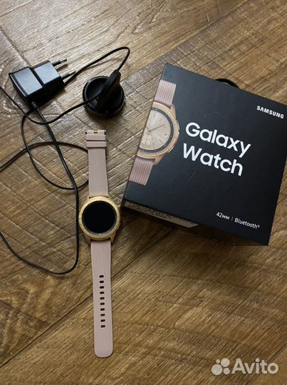 Умные часы Samsung Galaxy Watch 42мм (розовое золо