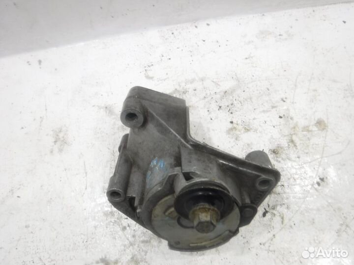 Натяжитель ремня Тойота LX 3