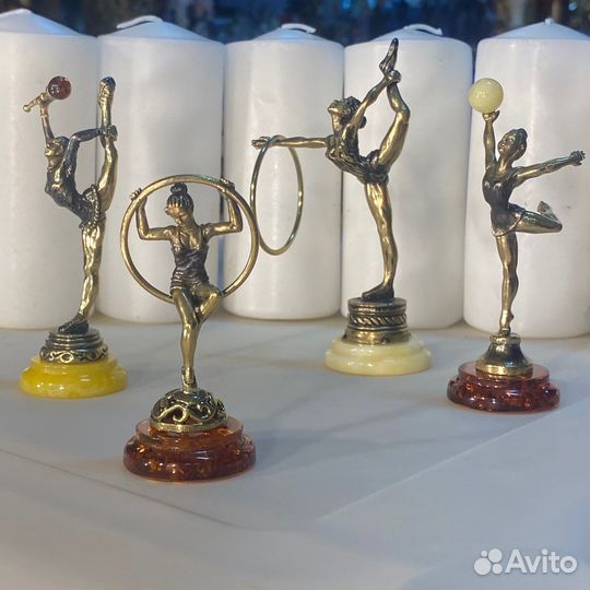 Гимнастка. Статуэтка. Бронза. Янтарь