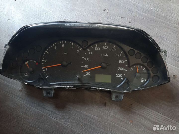 Ford Focus I панель приборов