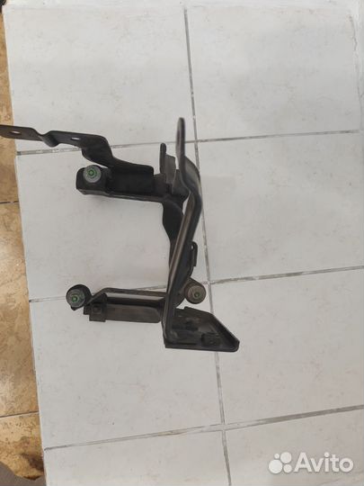 Кронштейн крепление насоса бочка эгур Ford Focus 2