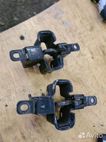 Замок капота Mercedes-Benz S-Klass седан M273.961