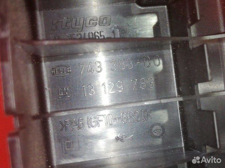 Крышка блока предохранителей Opel Astra L48 Z14XEP