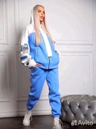 Спортивный костюм женский