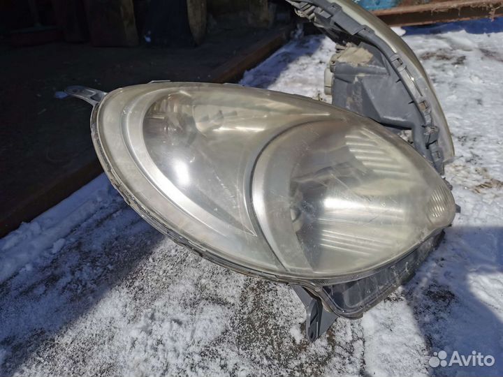 Фары Toyota Funcargo б/у
