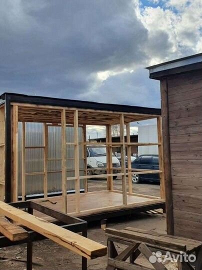 Плотник, помощик плотника