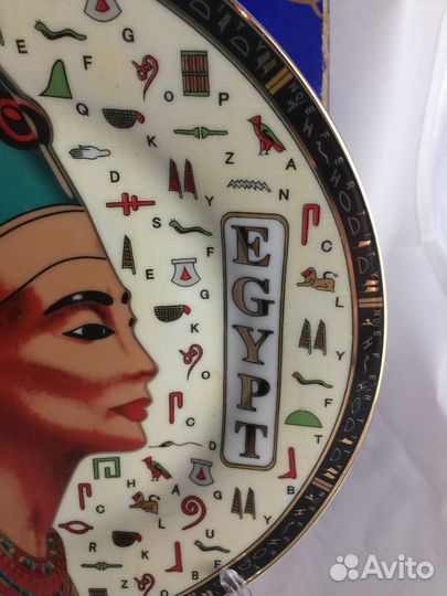 Декоративная настенная красивая тарелка 