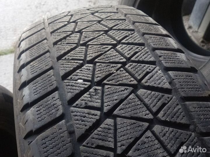 Bridgestone Blizzak DM-V2 235/55 R20