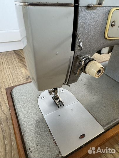 Швейная машина Подольск 142