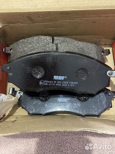 Тормозные колодки передние на Nissan