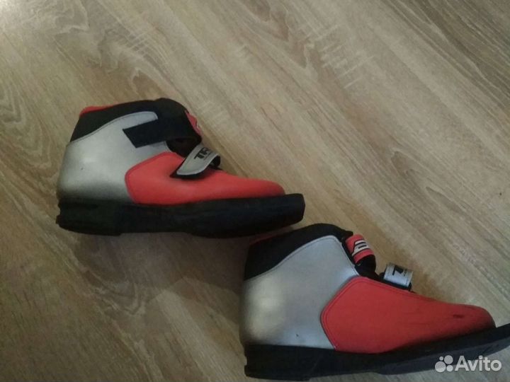 Лыжные ботинки