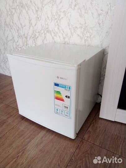 Холодильник маленький с морозильным отделением
