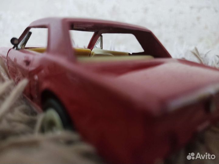 Коллекционная модель машины ford Mustang 1964 г
