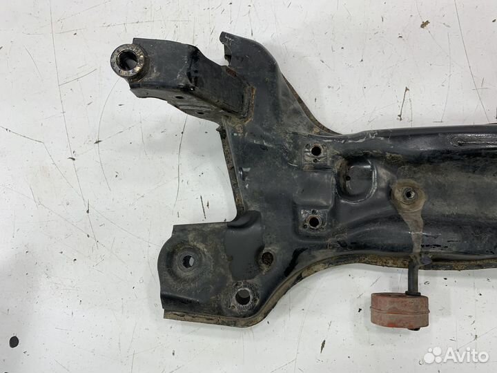 Skoda Fabia 2 подрамник балка передняя