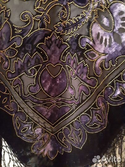 Велюровый женский платок с восточным орнаментом