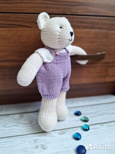 Вязаная игрушка медвежонок