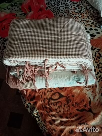 Бортики и одеяло в кроватку