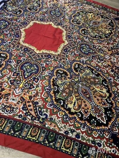 Большой шелковый платок Etro красный с узорами