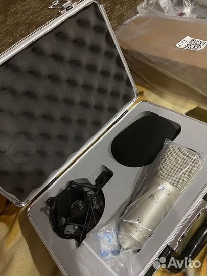 Микрофон студийный behringer b1