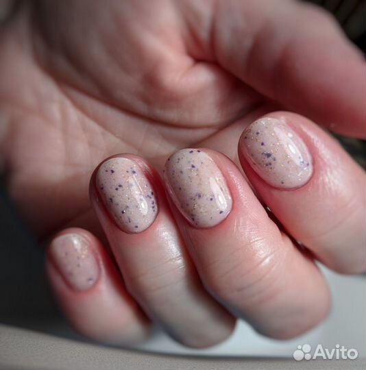 Модель на маникюр