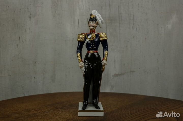 Фарфоровая фигура 