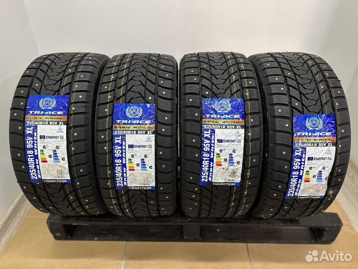 Tri Ace Snow White II Stud 235/40 R18 95V