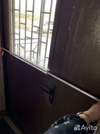 Дверь входная металлическая со стеклом