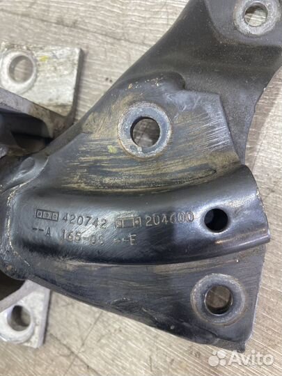 Подушка двигателя Renault Logan