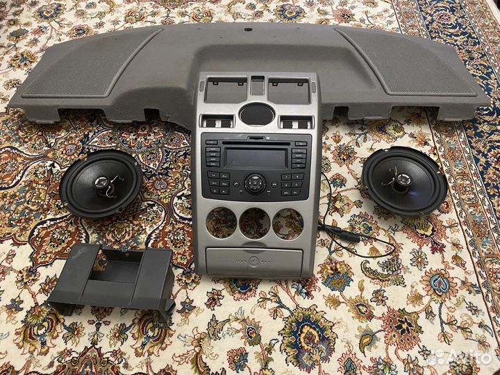 Штатная магнитола, планка, колонки, все оригинал