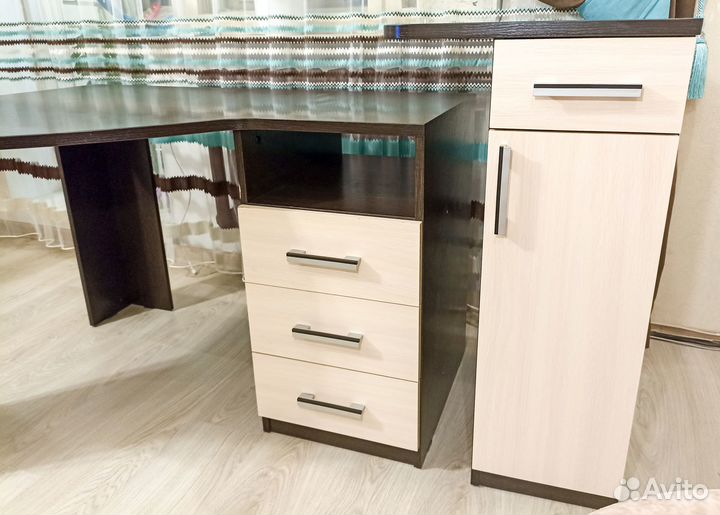 Компьютерный (письменный) стол