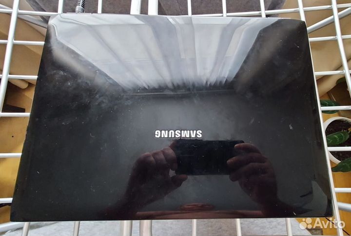 Ноутбук samsung R560