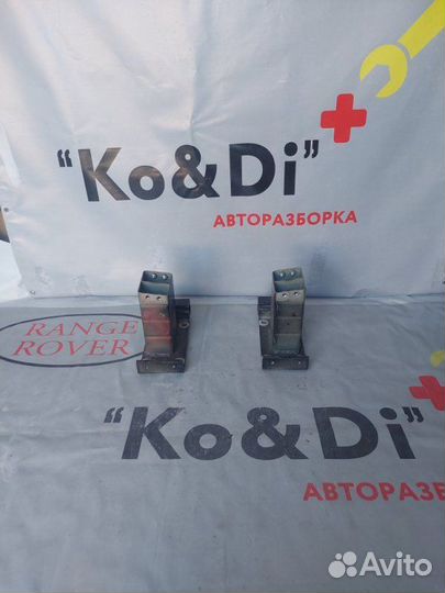 Кронштейн усилителя бампера Land Rover Vogue 4