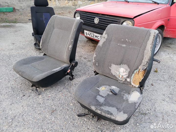 Сиденья купэ откидные гольф 2
