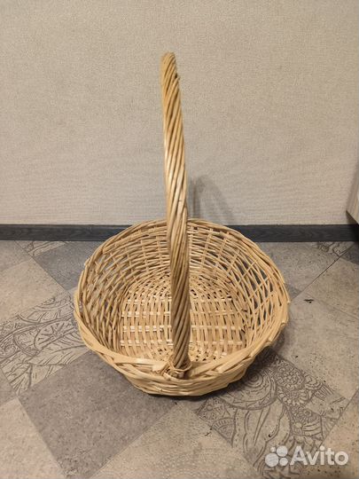 Большая плетёная корзина
