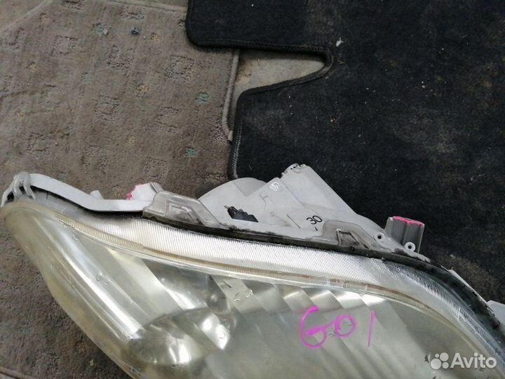 Фара передняя правая Toyota Raum NCZ20