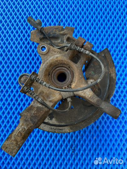 Поворотный кулак левый с abs Nissan Almera G15