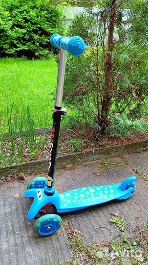 Детский самокат трехколесный