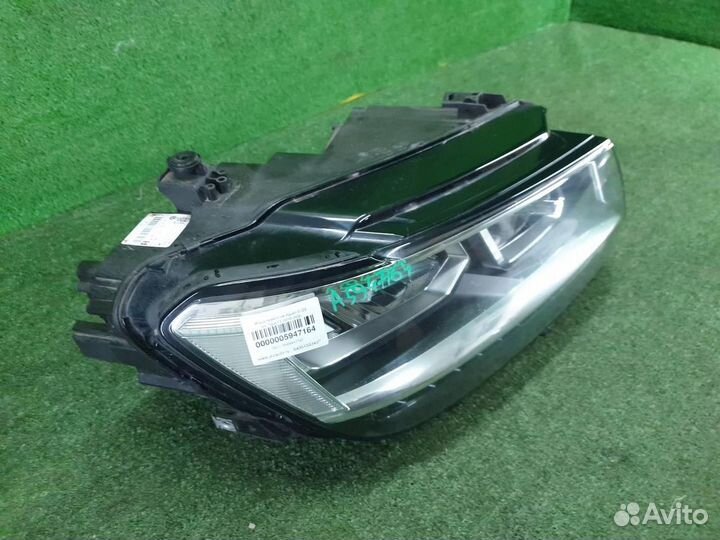 Фара правая Volkswagen Tiguan