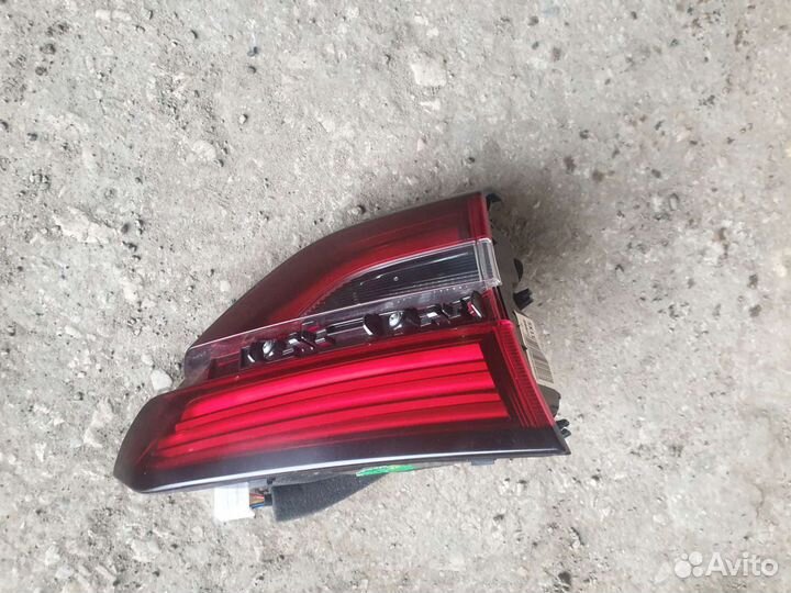 Geely coolray фонарь задний левый в крышку
