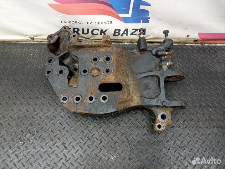 Кронштейн переднего бампера левый Scania 5-series