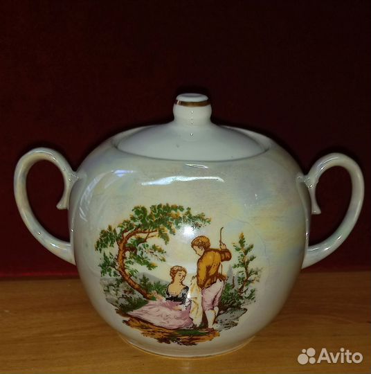 Фарфоровая сахарница 