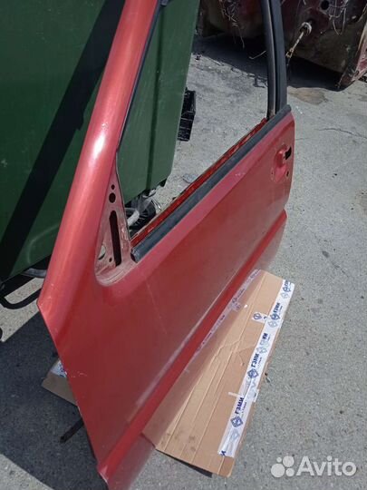 Дверь передняя левая Nissan Terrano 2 Ниссан