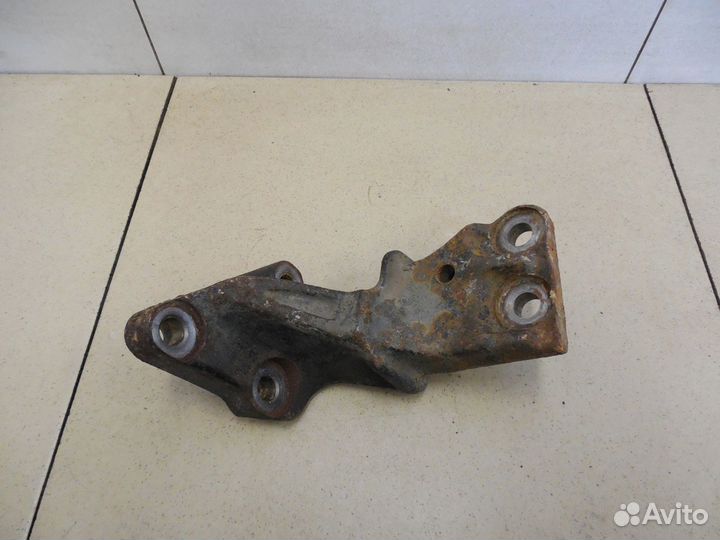 Кронштейн опоры двигателя Avensis I 1997-2003